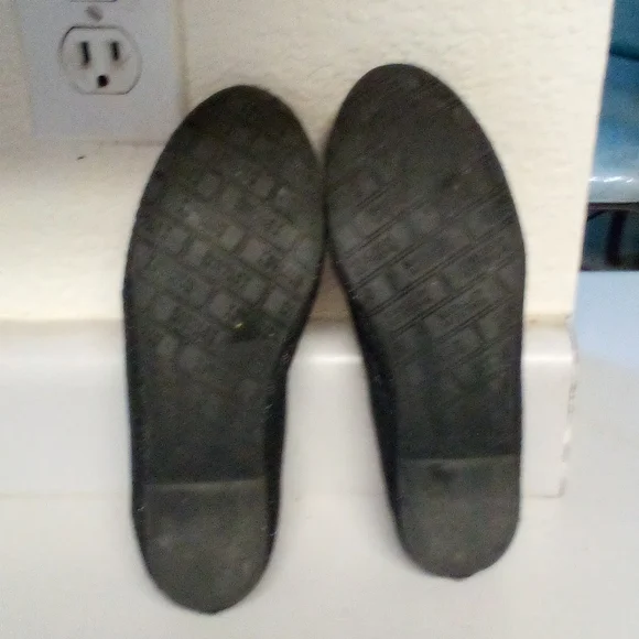 ~Badgley Mischka Blingin flats~ - Picture 5 of 5